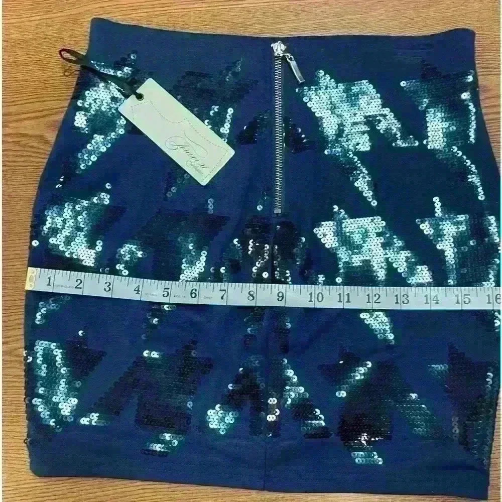 ❤️ NWT- FOREVER 21 Exclusive Navy Skirt with sequence accents - Picture 3 of 6
